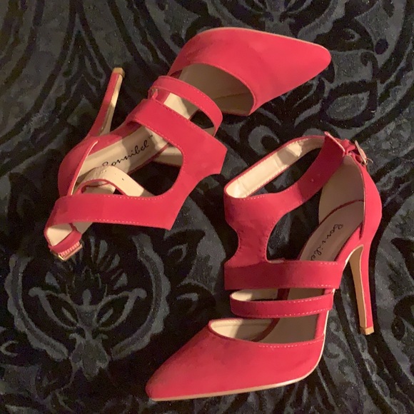 Red pointed toe heels - Picture 2 of 4